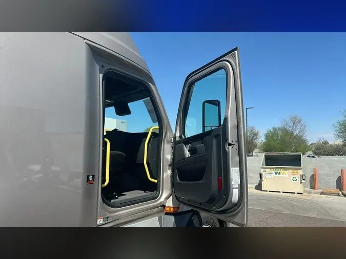 2024 Freightliner Cascadia 126