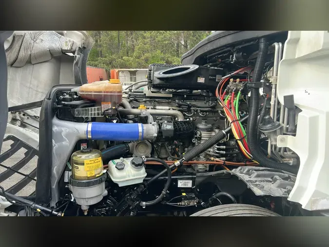 2021 Freightliner Cascadia 126