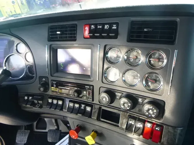 2020 Kenworth W990