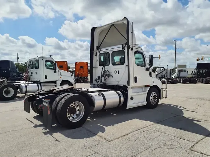 2020 FREIGHTLINER NEW CASCADIA 116