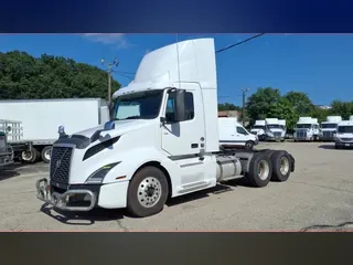 2020 VOLVO VNL64T-300
