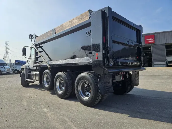 2016 MACK GU803