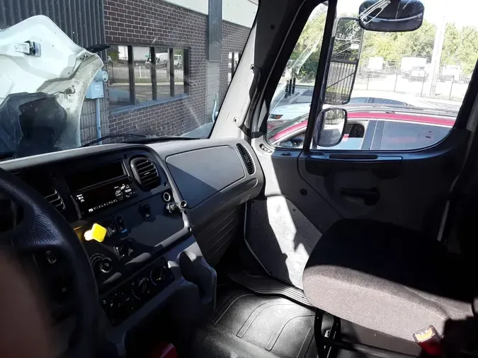 2020 FREIGHTLINER/MERCEDES M2 106