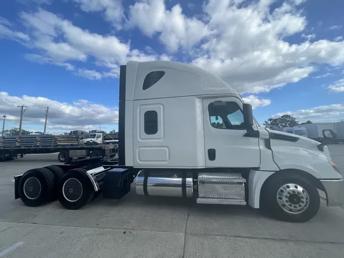 2020 Freightliner Cascadia 126