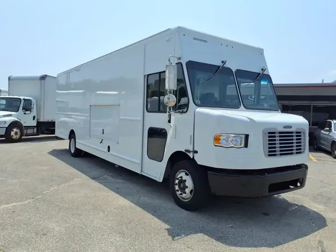 2016 FRTLR CUSTOM CHASSIS CORP MT55