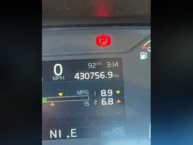 2019 VOLVO VNL64T-300