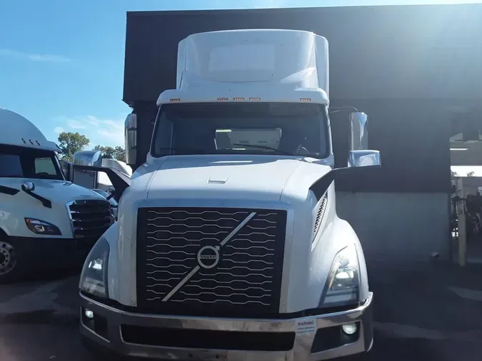 2019 VOLVO VNL64T-300