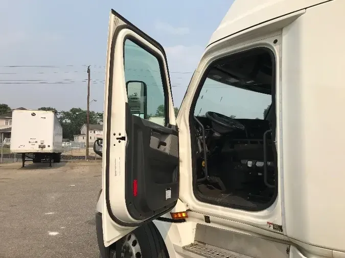 2020 Freightliner T12664ST