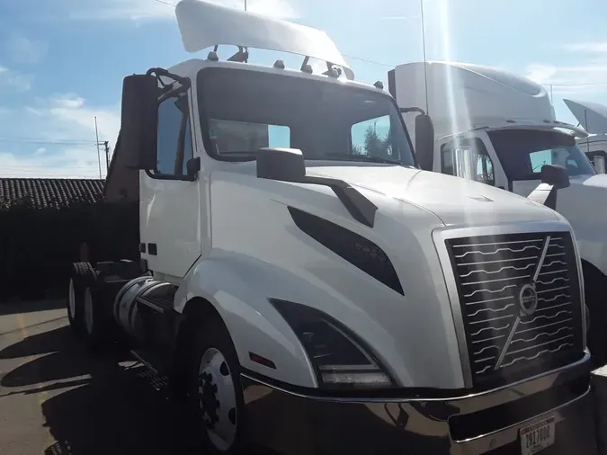 2019 VOLVO VNL64T-300