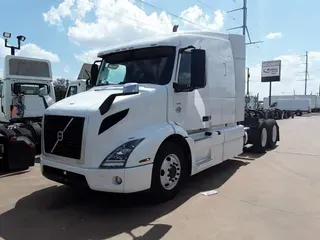 2020 VOLVO VNR64T-640