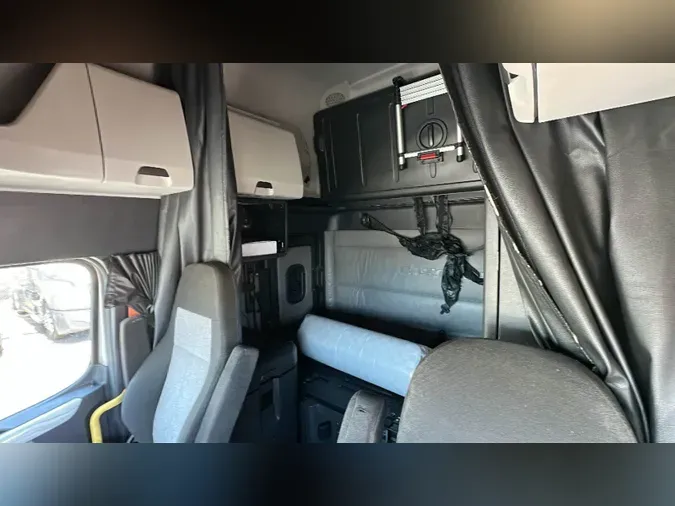 2022 Freightliner Cascadia 126