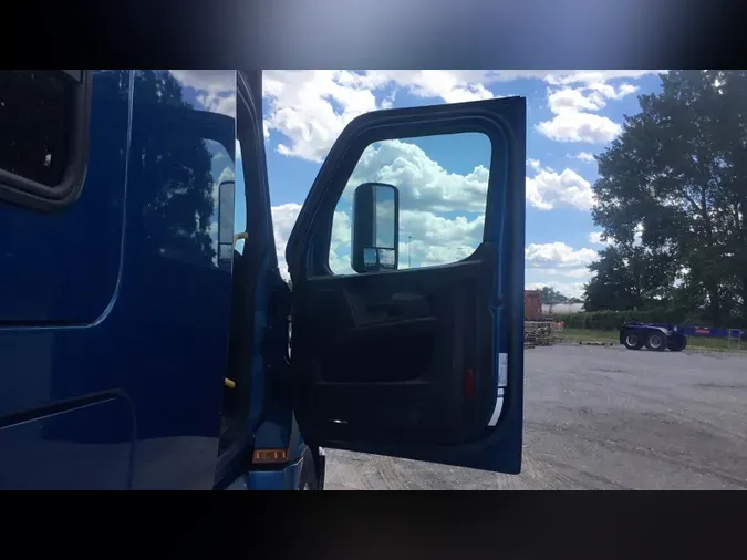 2023 Freightliner Cascadia 126