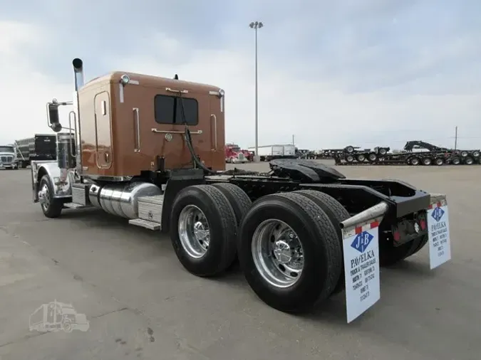 2015 PETERBILT 389