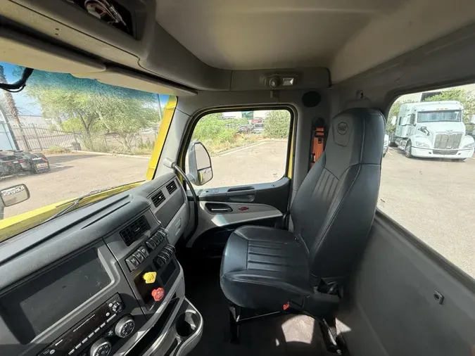 2023 Peterbilt 579