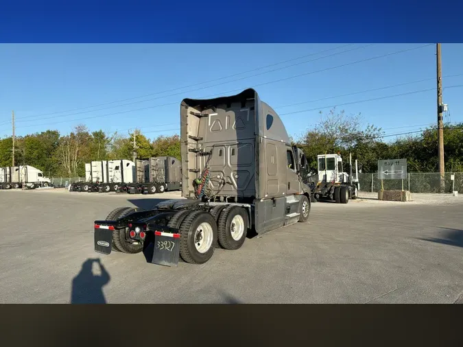 2025 Freightliner Cascadia 126
