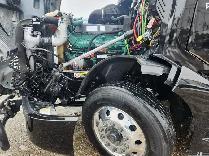 2024 VOLVO VNL64T860