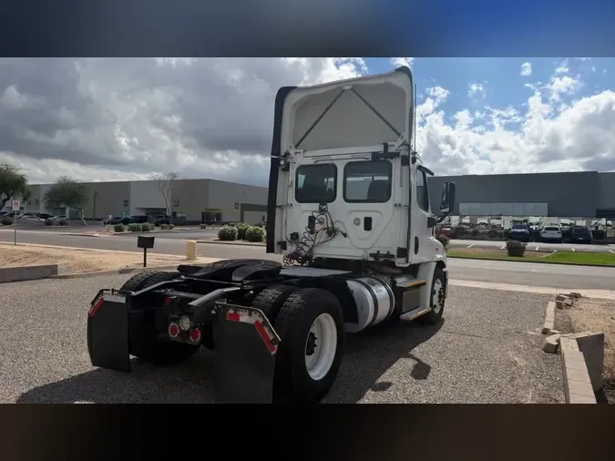 2017 FREIGHTLINER/MERCEDES CASCADIA 113