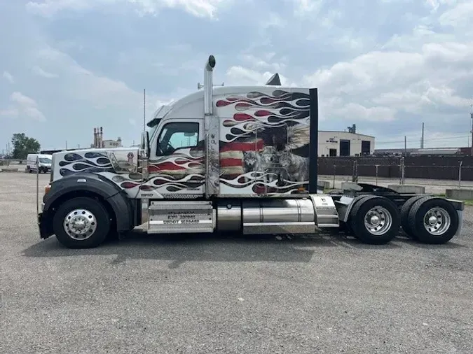 2023 Kenworth W990