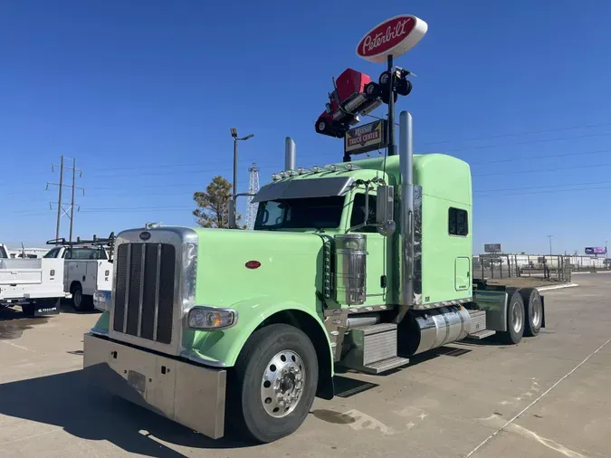 2023 Peterbilt 389