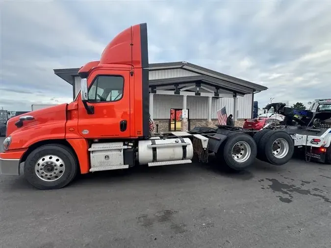 2018 FREIGHTLINER/MERCEDES CASCADIA 125