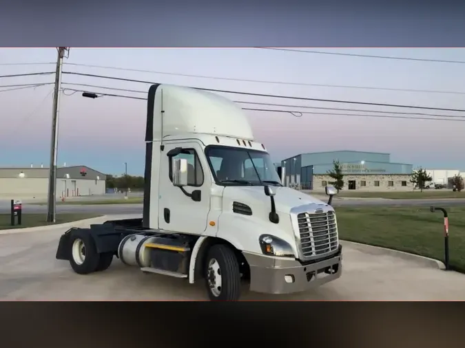 2017 FREIGHTLINER/MERCEDES CASCADIA 113