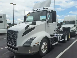 2019 VOLVO VNL64T-300