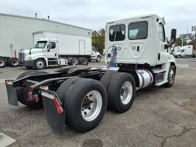 2018 FREIGHTLINER/MERCEDES CASCADIA 1251f3e440dd369ffcacc468276e5e43492