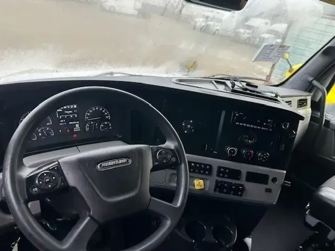 2022 Freightliner Cascadia