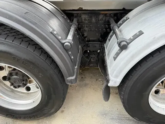 2013 Mack GU813