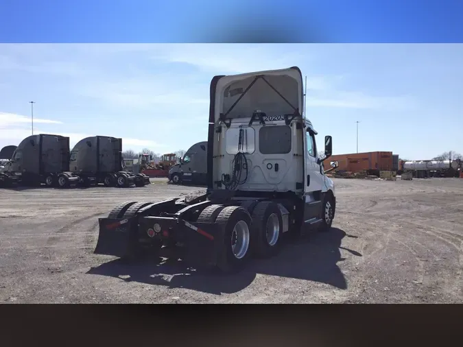 2020 Freightliner Cascadia 126