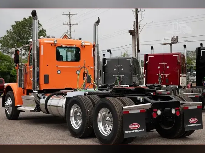 2025 PETERBILT 589