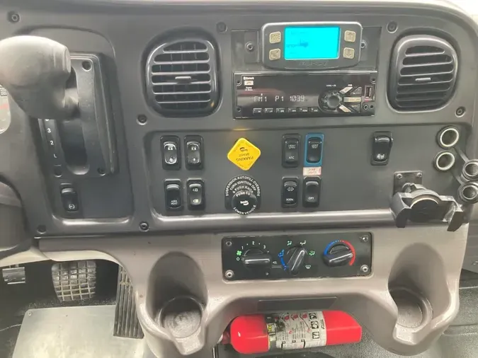 2021 FREIGHTLINER/MERCEDES M2 106