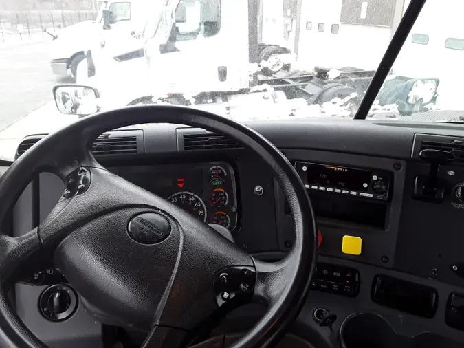 2015 FREIGHTLINER/MERCEDES CASCADIA 125