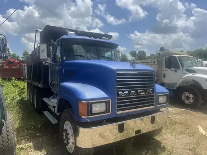 2001 MACK CH613