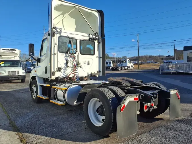 2018 FREIGHTLINER/MERCEDES CASCADIA 113