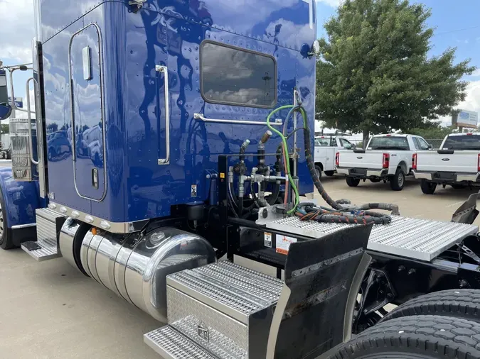 2022 Peterbilt 389