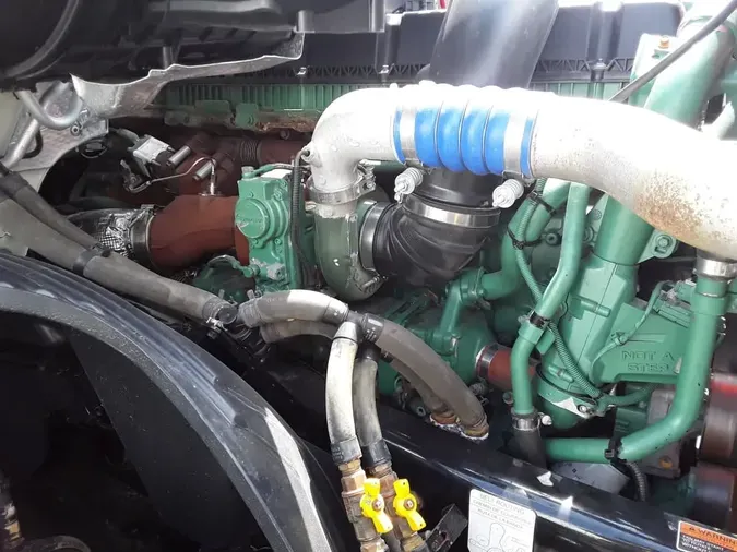 2020 VOLVO VNL64T-760