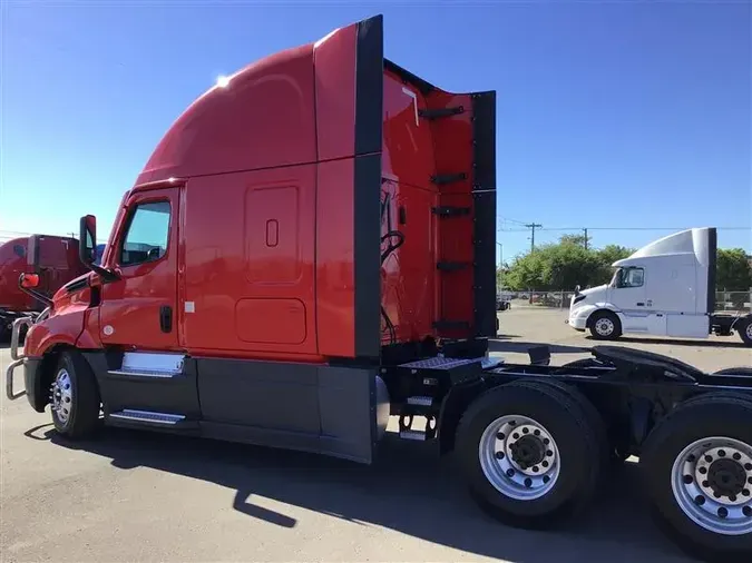 2021 FREIGHTLINER CA126