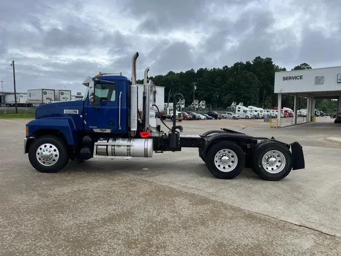 2019 MACK PI64T