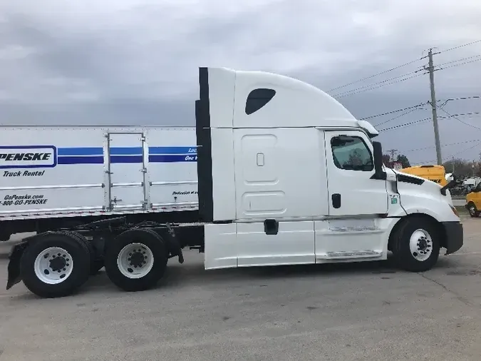 2019 Freightliner T12664ST