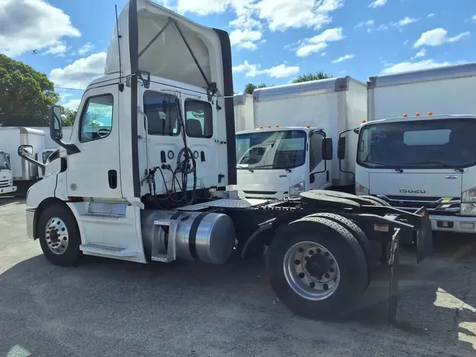 2020 FREIGHTLINER NEW CASCADIA 116
