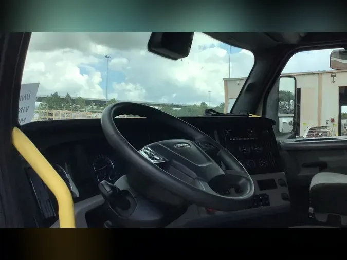 2022 Freightliner Cascadia 1261f583a98c2d778af20e9157f994bd75e