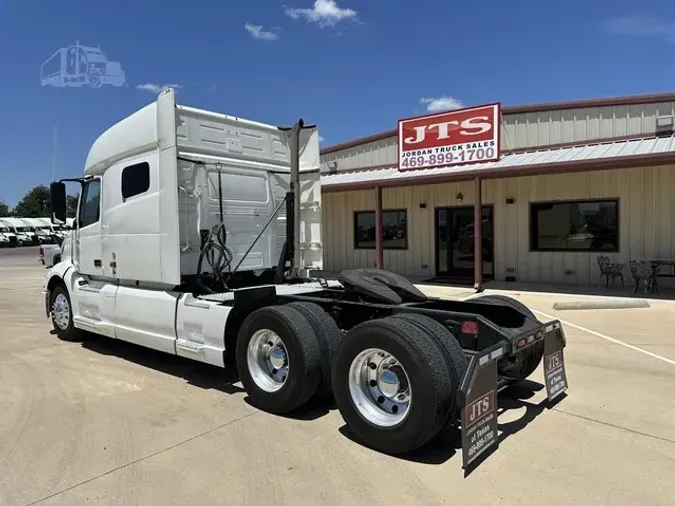 2020 VOLVO VNL64T740