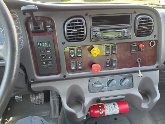 2013 FREIGHTLINER M2 106