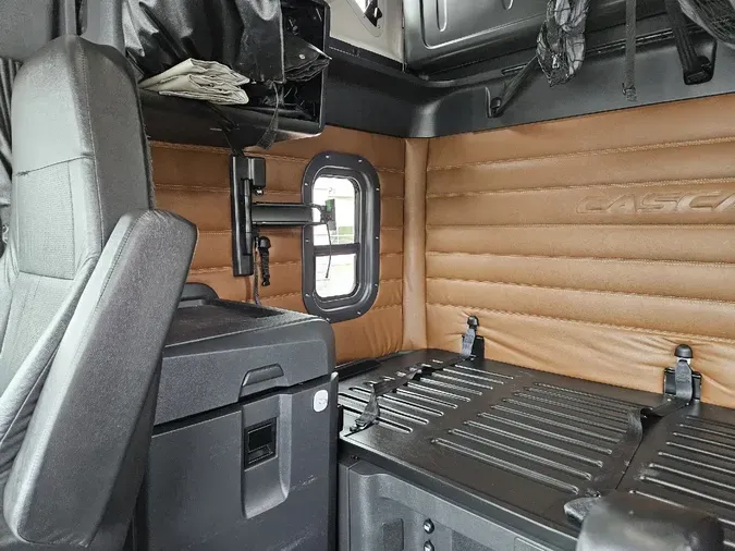 2020 FREIGHTLINER Cascadia 126