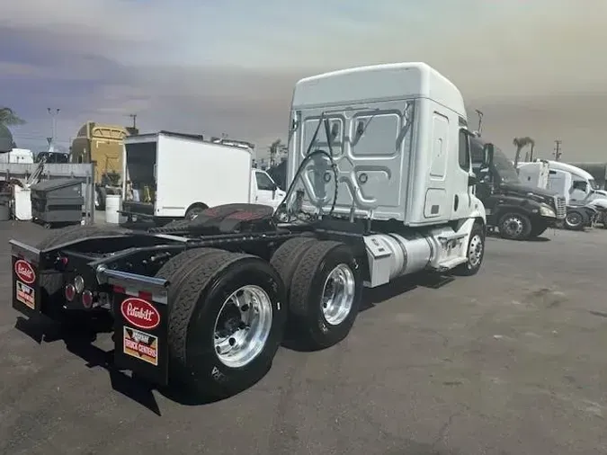 2020 Freightliner Cascadia