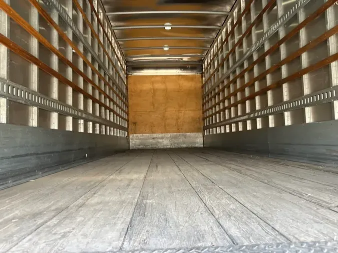 2018 FREIGHTLINER M2 106