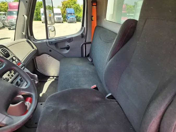 2018 FREIGHTLINER M2 106