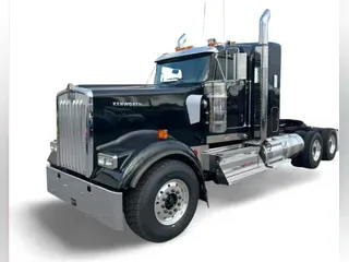 2025 Kenworth W900B