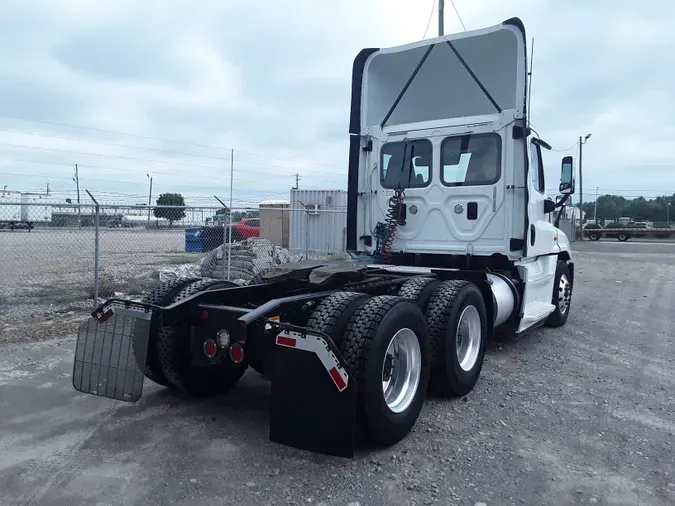 2015 FREIGHTLINER/MERCEDES CASCADIA 125